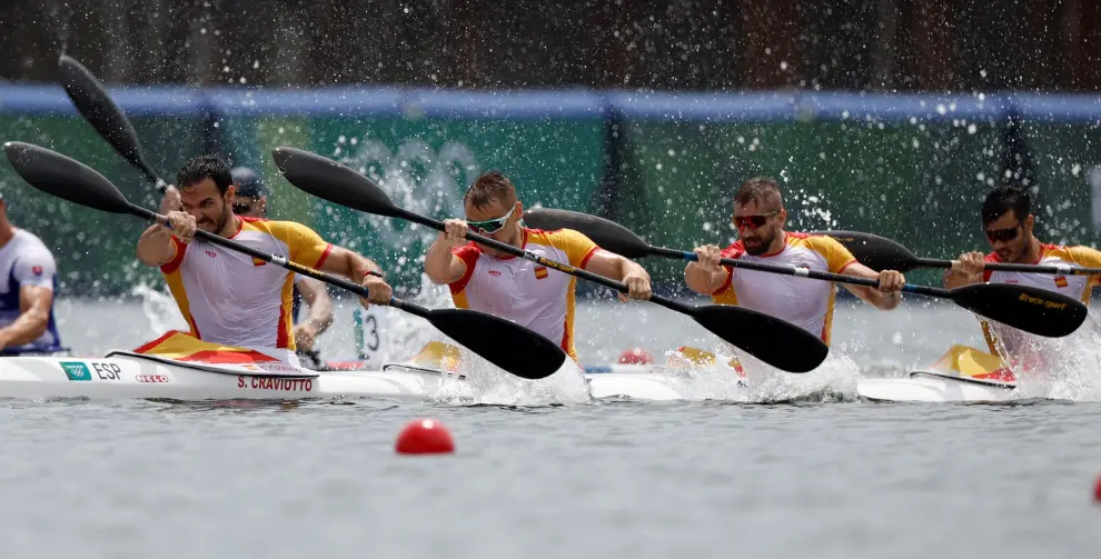 Tokyo 2020 Olympics - Canoe Sprint - Mens K4 500m - Final A - Sea Forest Waterway, Tokyo, Japan - August 7, 2021. Saul Craviotto of Spain, Marcus Walz of Spain, Carlos Arevalo of Spain and Rodrigo Germade of Spain celebrate after winning silver REUTERS/Yara Nardi[[[REUTERS VOCENTO]]] OLYMPICS-2020-CSP/M-K4-500M-FNL