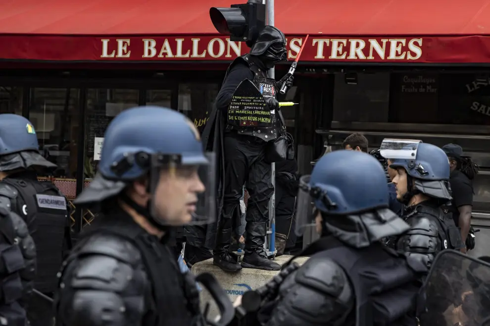 Cuarto sábado consecutivo de protestas en Francia contra el pasaporte covid y el conjunto de medidas aprobadas por el Gobierno para frenar la pandemia.