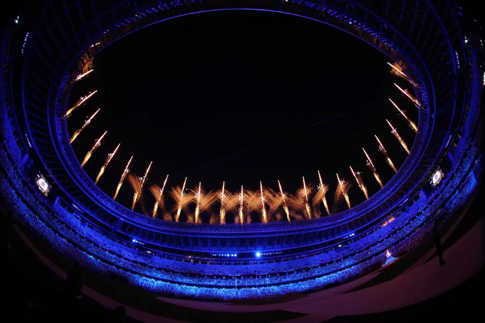 Tokyo 2020 Olympics - The Tokyo 2020 Olympics Closing Ceremony - Olympic Stadium, Tokyo, Japan - August 8, 2021. General view of the Olympic Stadium as fireworks shoot off to start the Closing Ceremony REUTERS/Antonio Bronic[[[REUTERS VOCENTO]]] OLYMPICS-2020-CEREMONY/CLOSING