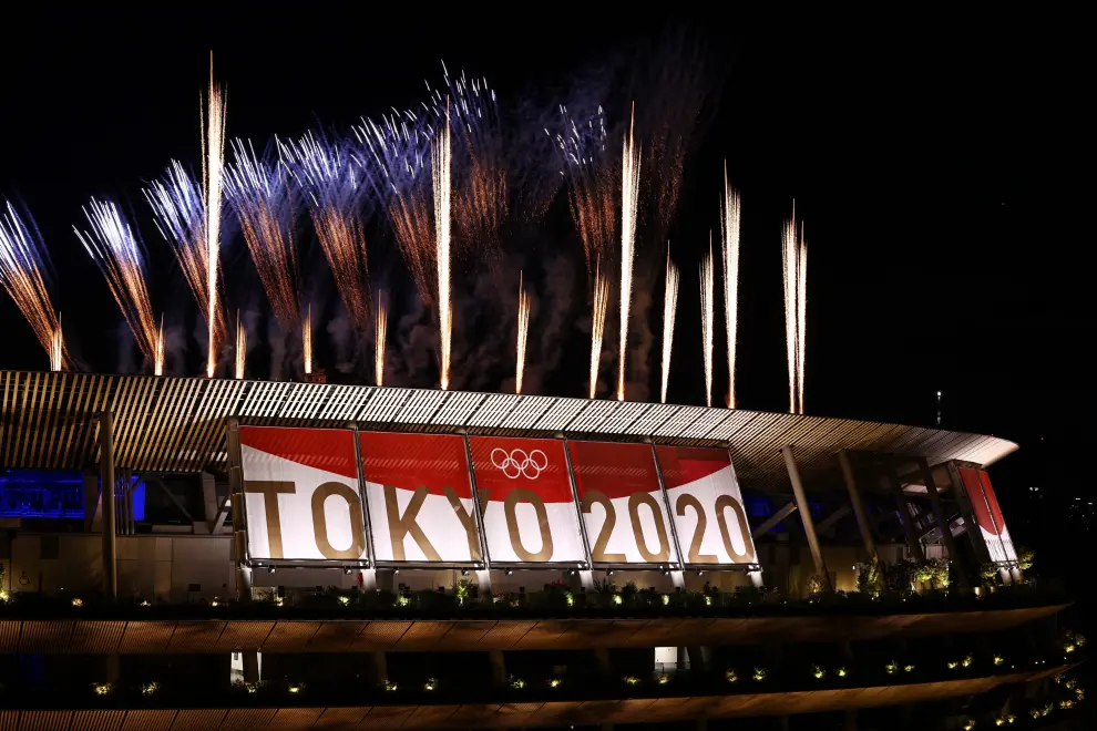 Tokyo 2020 Olympics - The Tokyo 2020 Olympics Closing Ceremony - Olympic Stadium, Tokyo, Japan - August 8, 2021. General view of fireworks above the stadium during the closing ceremony REUTERS/Thomas Peter[[[REUTERS VOCENTO]]] OLYMPICS-2020-CEREMONY/CLOSING