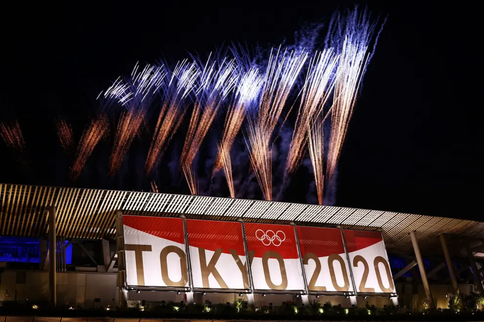 Tokyo 2020 Olympics - The Tokyo 2020 Olympics Closing Ceremony - Olympic Stadium, Tokyo, Japan - August 8, 2021. The flag of Japan is carried during the closing ceremony REUTERS/Maxim Shemetov[[[REUTERS VOCENTO]]] OLYMPICS-2020-CEREMONY/CLOSING