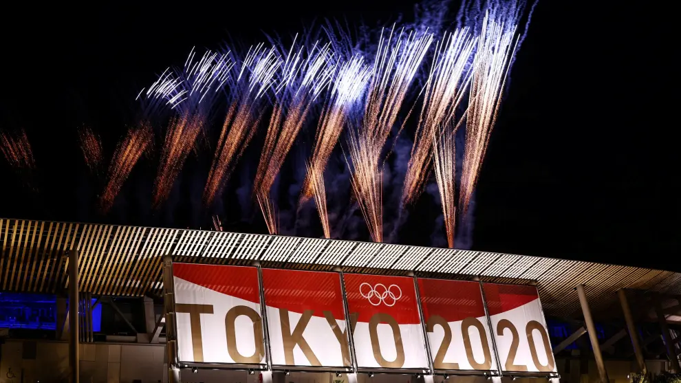 Tokyo 2020 Olympics - The Tokyo 2020 Olympics Closing Ceremony - Olympic Stadium, Tokyo, Japan - August 8, 2021. The flag of Japan is carried during the closing ceremony REUTERS/Hamad I Mohammed[[[REUTERS VOCENTO]]] OLYMPICS-2020-CEREMONY/CLOSING