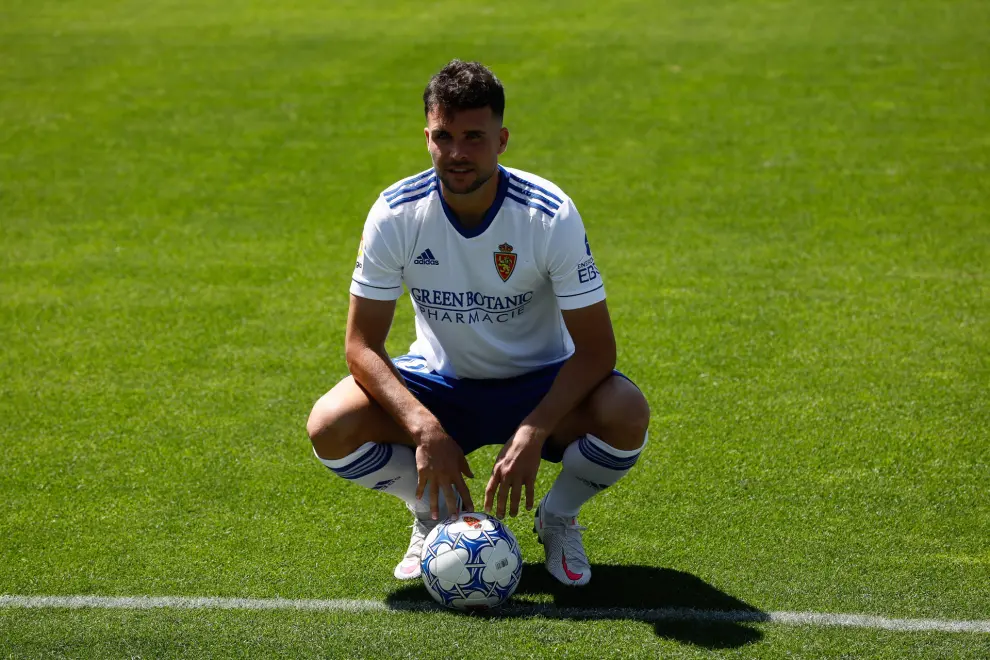 Presentación de Álvaro Giménez, nuevo delantero del Real Zaragoza