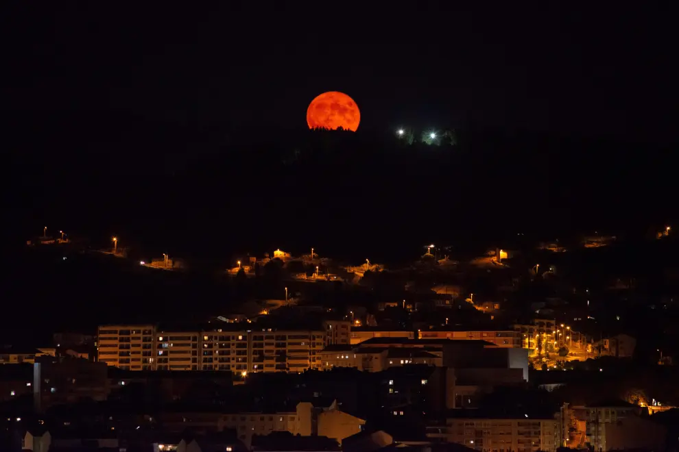 Imágenes que deja la luna azul desde Galicia