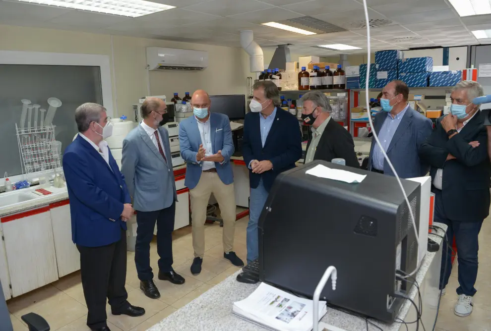 Javier Lambán visita la que será la mayor planta de producción de biofertilizantes de Europa