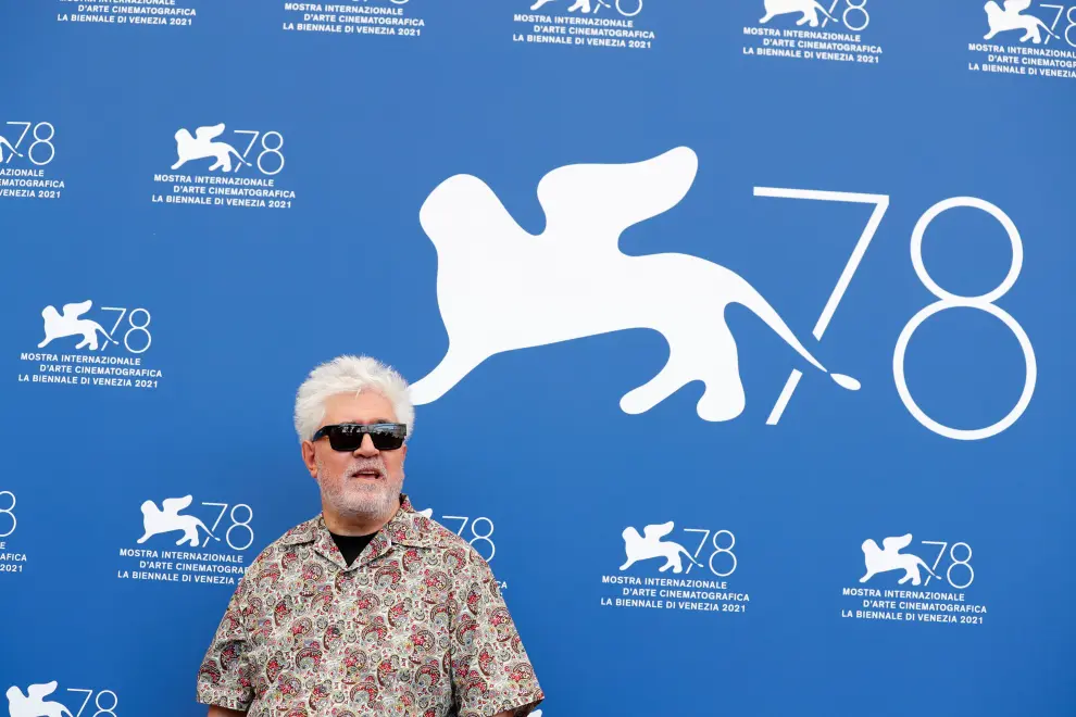 The 78th Venice Film Festival - Photo call for Parallel Mothers in competition - Venice, Italy, September 1, 2021 - Actor Penelope Cruz poses for a photo with Director Pedro Almodovar. REUTERS/Yara Nardi[[[REUTERS VOCENTO]]] FILMFESTIVAL-VENICE/PARALLEL MOTHERS