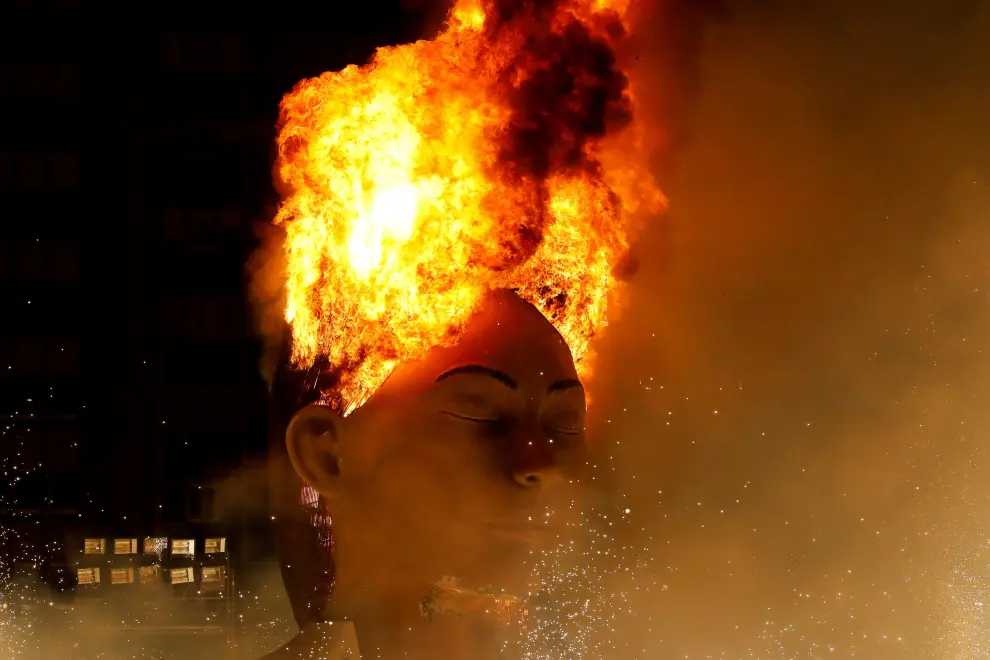 A figure of the municipal Falla, La meditadora, burns during the end of the Fallas Festival, which had to be postponed until September due to the restrictions in place during the coronavirus disease (COVID-19) pandemic, in Valencia, September 5, 2021. REUTERS/Eva Manez Lopez NO RESALES. NO ARCHIVES[[[REUTERS VOCENTO]]] SPAIN-CULTURE/FALLAS