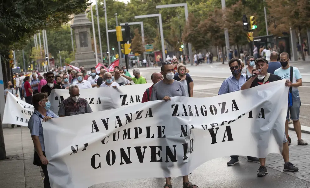 Manifestación de conductores de autobús urbano en Zaragoza.