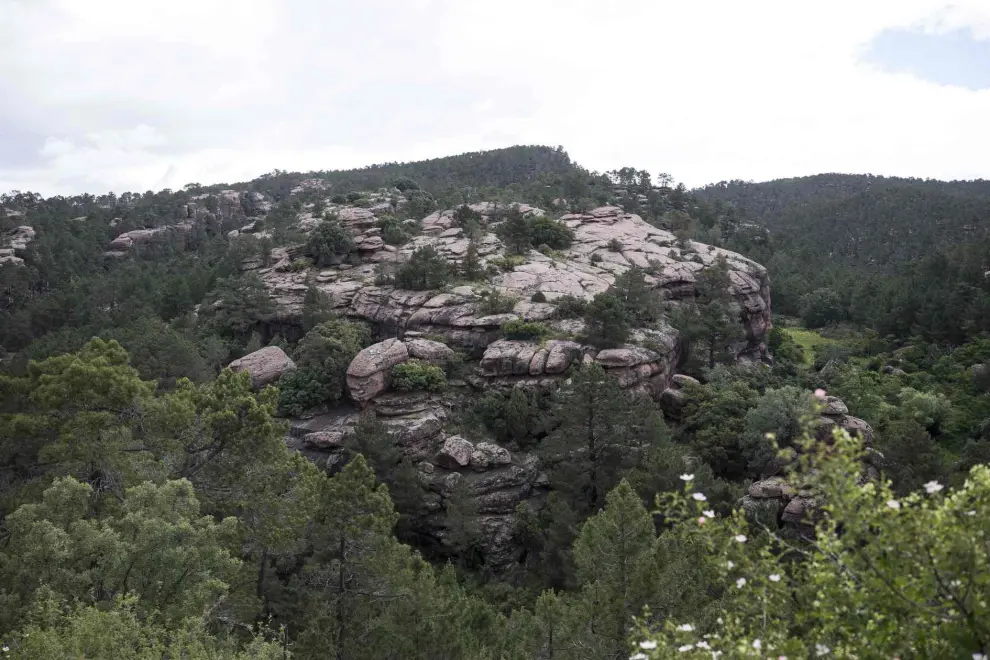 La piedra de Rodeno (en la imagen, Bezas) es muy común en la sierra de Albarracín
