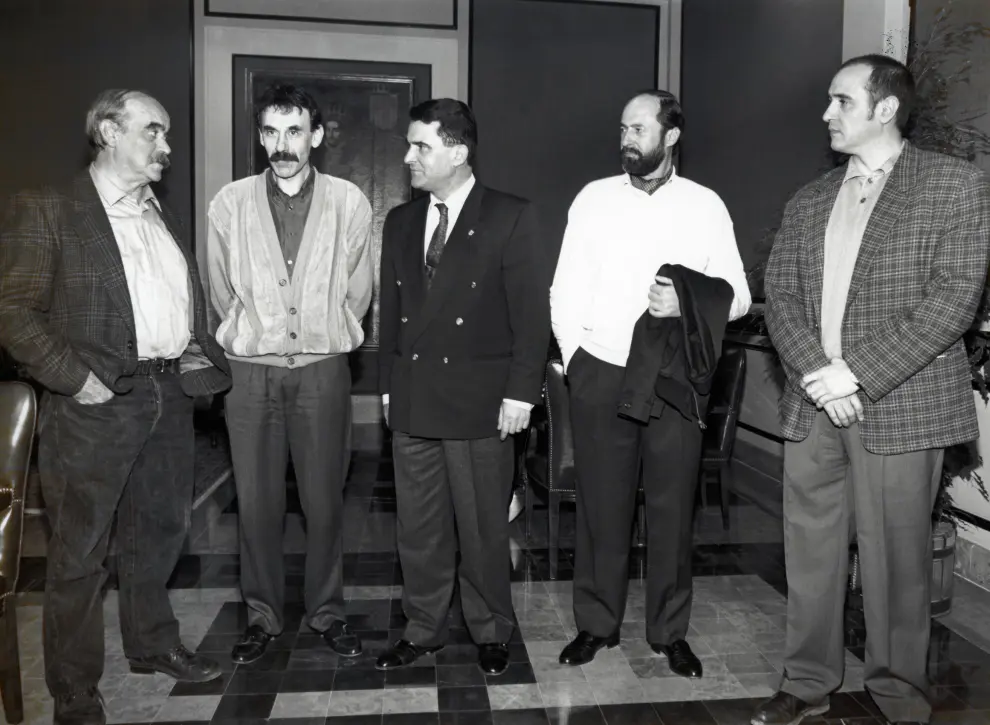 Javier Maestre, segundo por la derecha, con Labordeta, Carbonell, Emilio Eiroa y Eduardo Paz en una recepción con motivo del Día de Aragón.