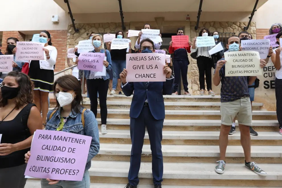 Padres del colegio las Anejas en Teruel protestan por la falta de un asesor lingüistico