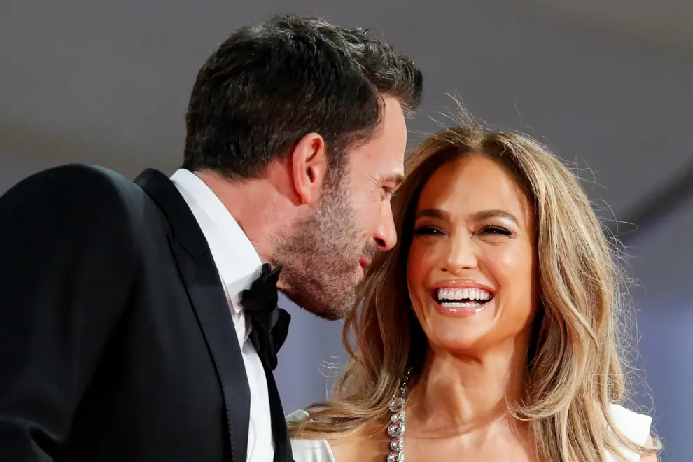 The 78th Venice Film Festival - Premiere screening of the film The Last Duel  - Out of competition - Venice, Italy, September 10, 2021. Jennifer Lopez and Ben Affleck pose. REUTERS/Yara Nardi[[[REUTERS VOCENTO]]] FILMFESTIVAL-VENICE/THE LAST DUEL