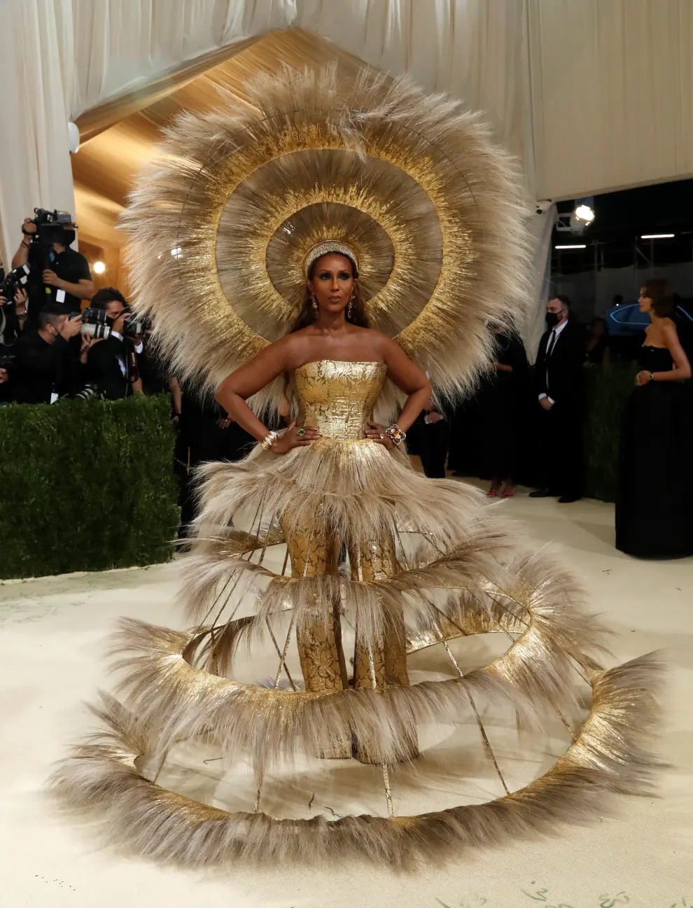 New York (United States), 13/09/2021.- Michaela Coel poses on the red carpet for the 2021 Met Gala, the annual benefit for the Metropolitan Museum of Art's Costume Institute, in New York, New York, USA, 13 September 2021. The event coincides with the Met Costume Institute's first two-part exhibition, 'In America: A Lexicon of Fashion' which opens 18 September 2021, to be followed by 'In America: An Anthology of Fashion' which opens 05 May 2022 and both conclude 05 September 2022. (Moda, Abierto, Estados Unidos, Nueva York) EFE/EPA/JUSTIN LANE
 USA NEW YORK MET GALA