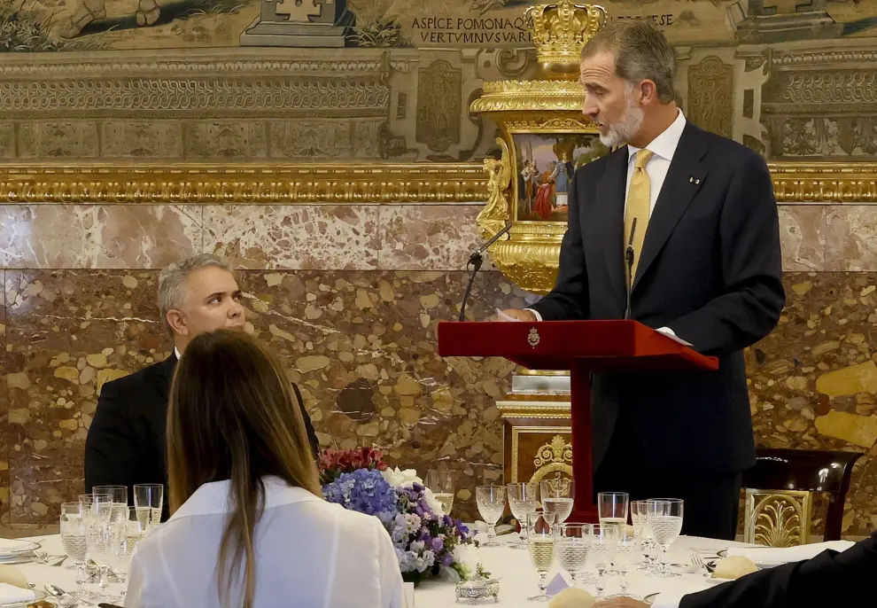 Colombias President Ivan Duque and his wife Maria Juliana Ruiz prepare to pose with Spains King Felipe and Queen Letizia before their lunch at the Royal Palace in Madrid, Spain, September 16, 2021. Emilio Naranjo/Pool via REUTERS[[[REUTERS VOCENTO]]] SPAIN-COLOMBIA/ROYALS