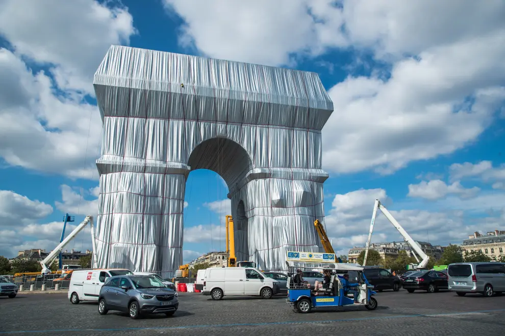 Wrapping of landmark Arc de Triomphe monument in Paris