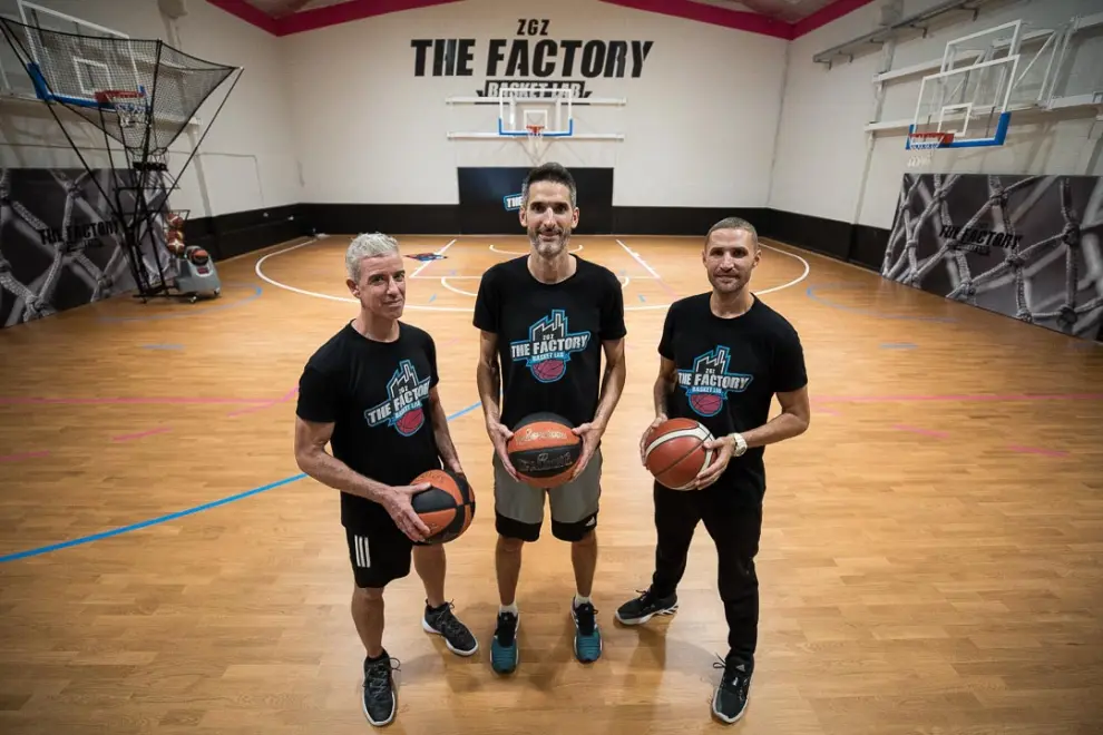 Diego Ciorciari, Matías Lescano  y Jorge Grasa en las instalaciones de The Factory Basket Lab