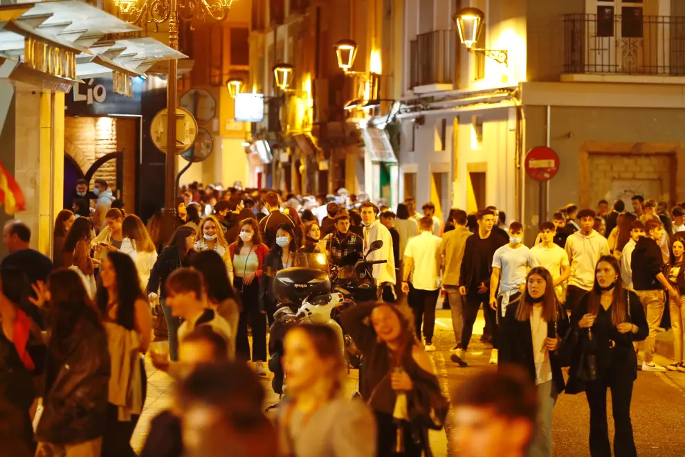 Ambiente en las calles de Zaragoza en el primer viernes del Pilar 2021