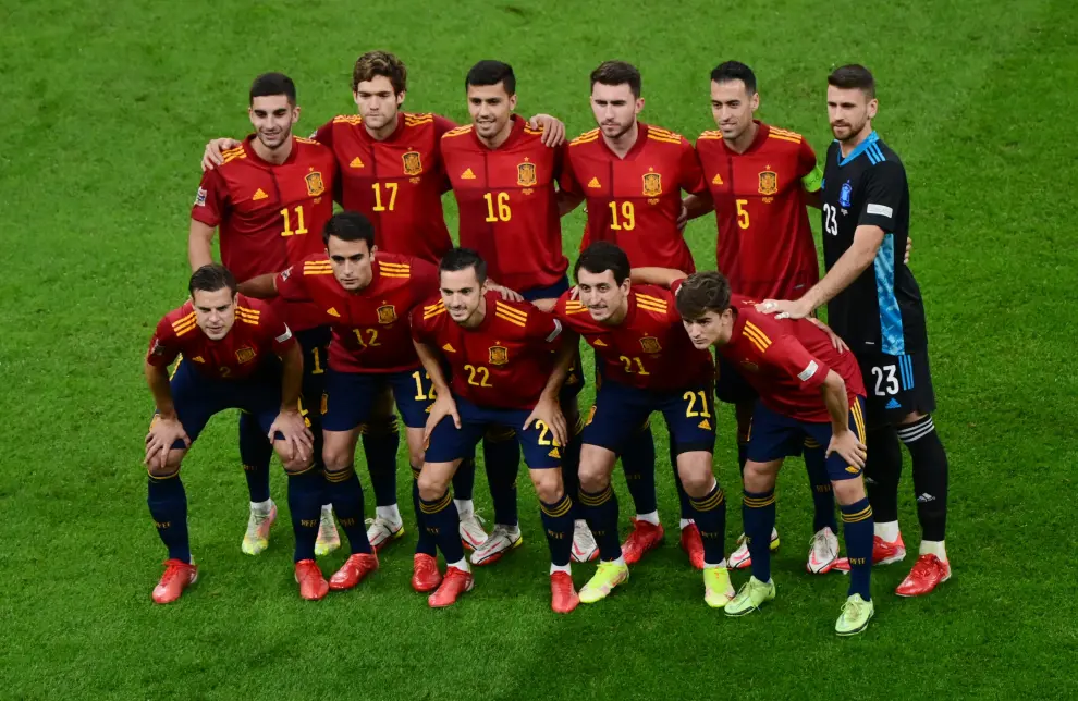 Soccer Football - Nations League - Final - Spain v France - San Siro, Milan, Italy - October 10, 2021 France players pose for a team group photo before the match Pool via REUTERS/Miguel Medina[[[REUTERS VOCENTO]]] SOCCER-UEFANATIONS-ESP-FRA/REPORT