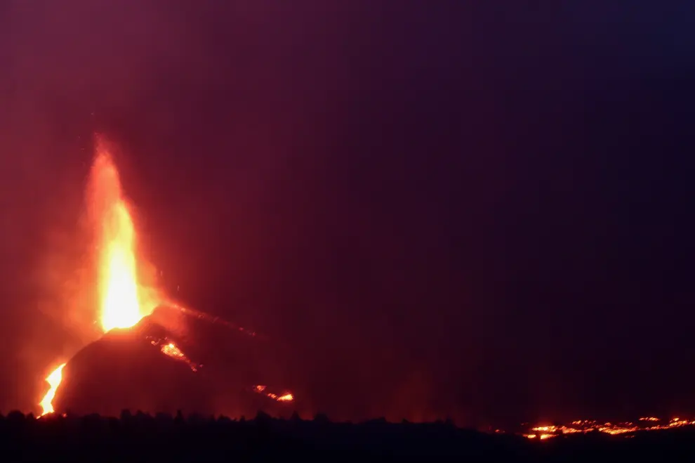 The Cumbre Vieja volcano continues to erupt on the Canary Island of La Palma