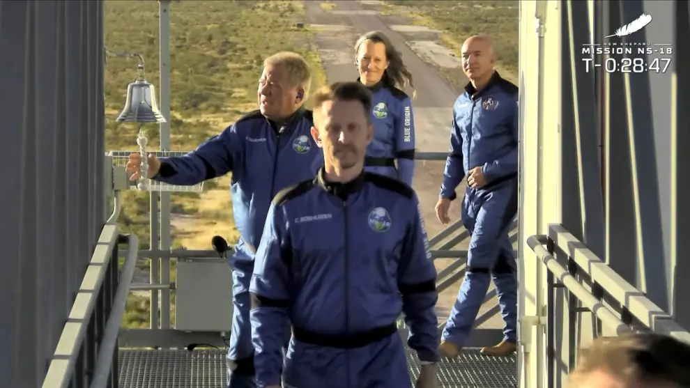 El actor William Shatner en su viaje al espacio con la compañía Blue Origin.