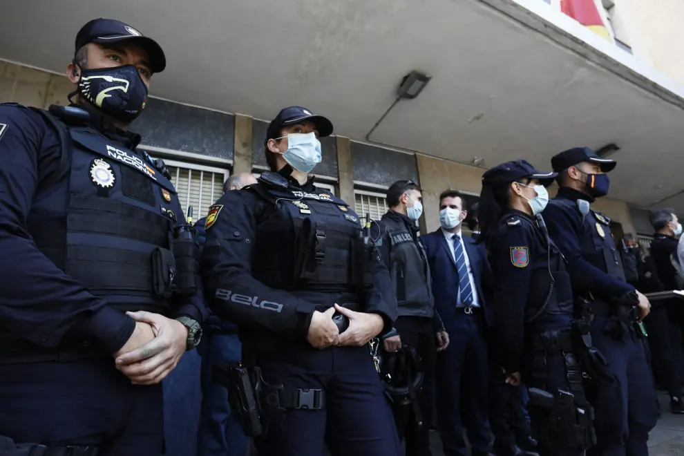 Concentración en repulsa por la agresión a un policía en un autobús de Zaragoza