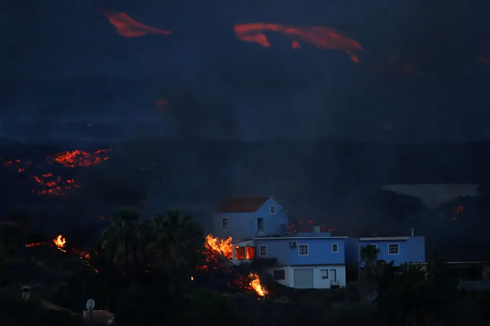 Lava from the Cumbre Vieja volcano burns a house on the Canary Island of La Palma, as seen from Tajuya, Spain, October 19, 2021. REUTERS/Susana Vera[[[REUTERS VOCENTO]]] SPAIN-VOLCANO/