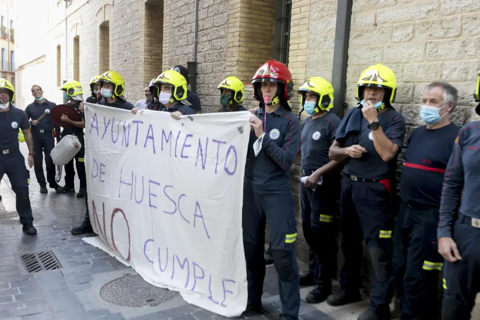 Ayuntamiento Pleno - Protesta de los bomberos por el nuevo parque. /20-10-2021  Foto Rafael Gobantes[[[FOTOGRAFOS]]]