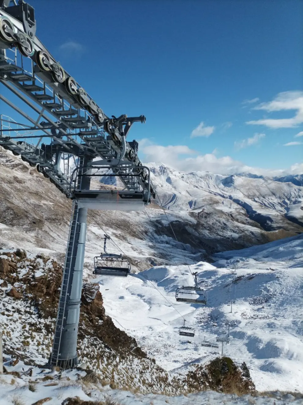 Primera nevada en las estaciones de esquí del Pirineo.