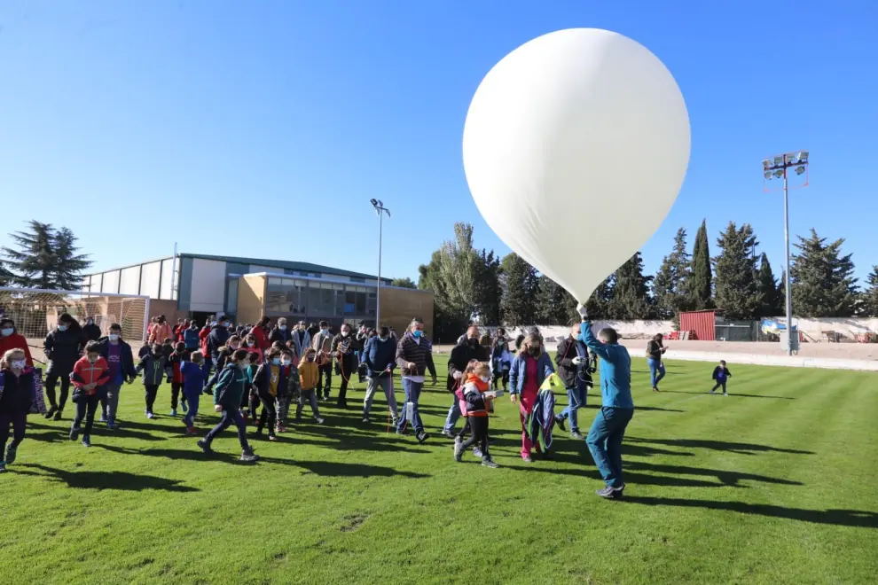 El proyecto Servet ha lanzado este sábado dos globos sonda desde Almudévar para realizar 9 experimentos científicos ciudadanos.
