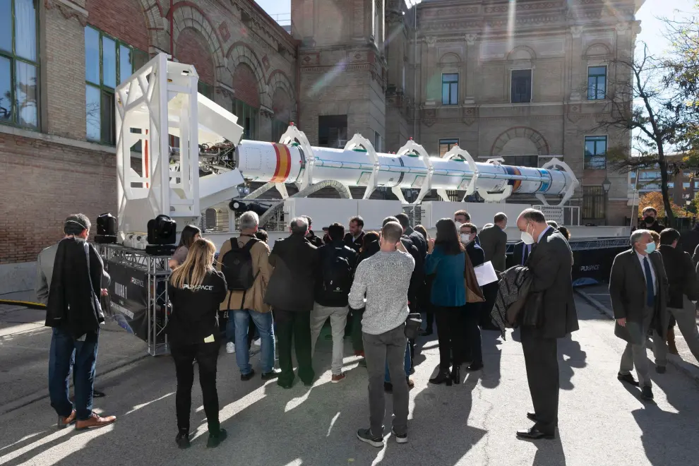 El cohete de Miura 1, expuesto delante del Museo de Ciencias Naturales de Madrid.