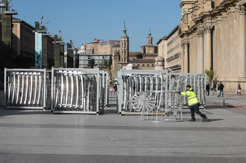 Comienza el montaje de la gran bola de luz de la Plaza del Pilar en Zaragoza