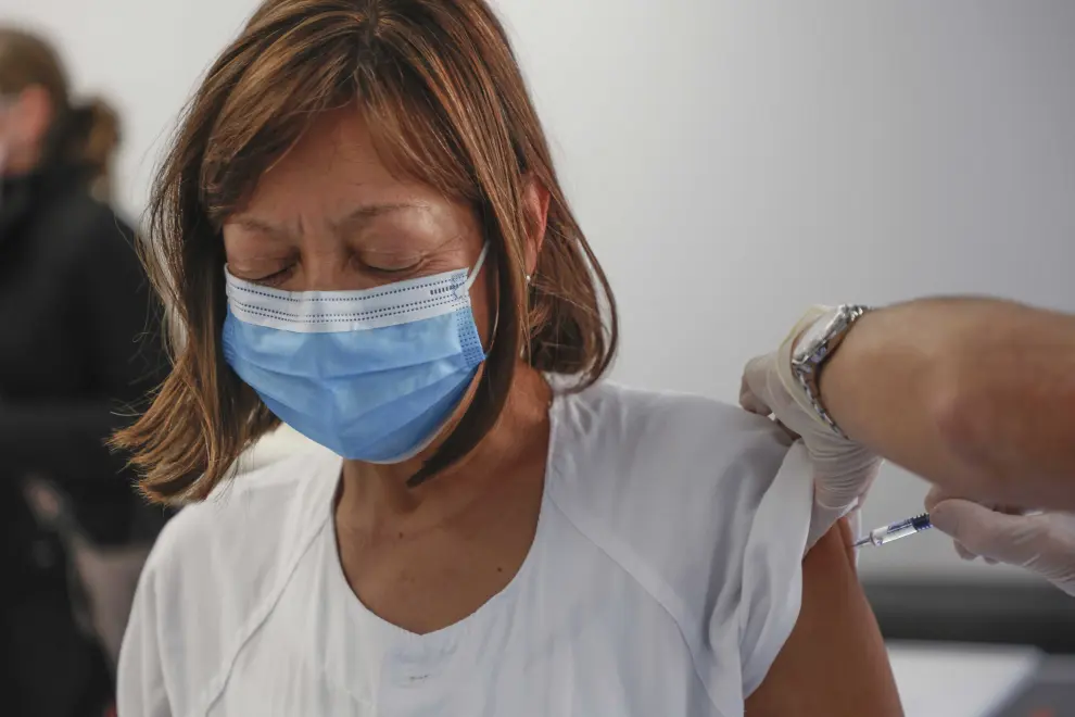 Los sanitarios aragoneses se vacunan contra la gripe