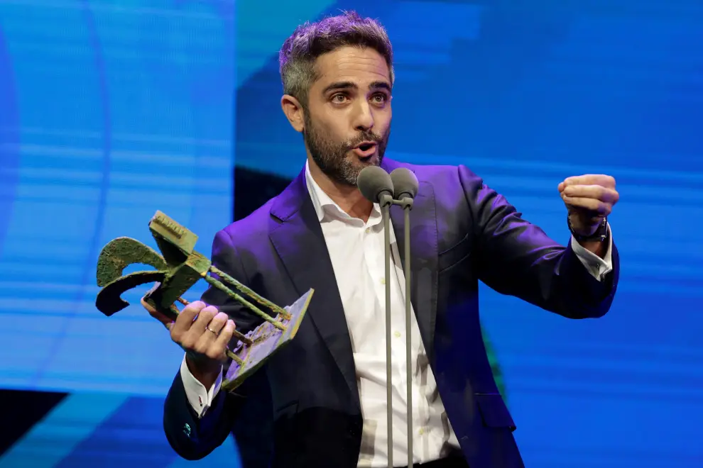 Roberto Leal recibió el premio al mejor presentador