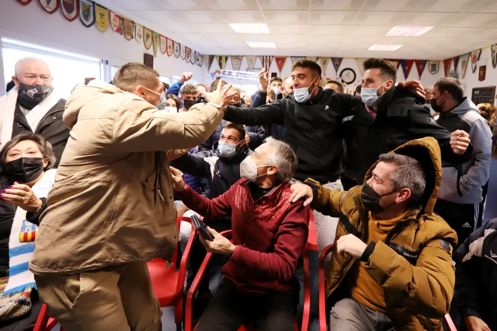 Los fans y jugadores del equipo turolense festejan el emparejamiento contra el Valencia en la Copa del Rey.