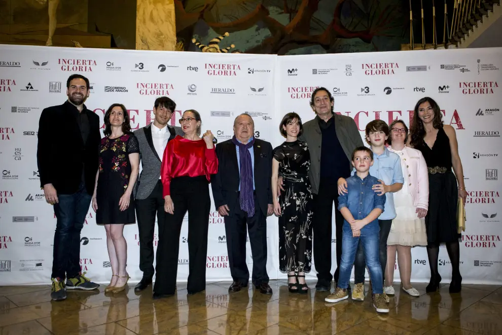 Esteso, junto a otros actores en el estreno de la película 'Incierta gloria' del director mallorquín Agustí Villaronga, en los cines Palafox de Zaragoza en 2017.