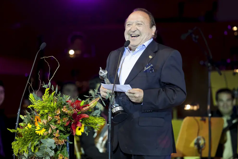 Fernando Esteso recoge el premio Simón a toda su carrera en la quinta edición de los galardones del cine aragonés, en 2016.