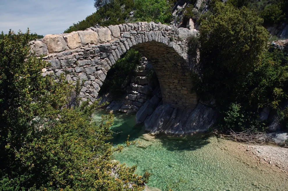 Puente de Sarsa de Surta sobre el río Vero