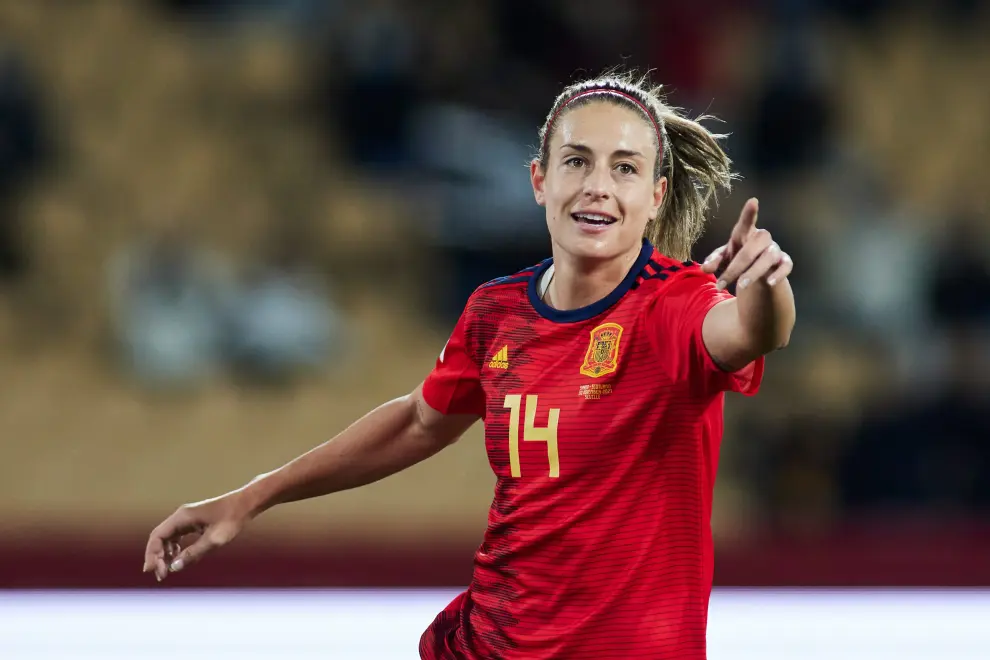 La catalana Alexia Putellas ofreció el Balón de Oro que consiguió este lunes.