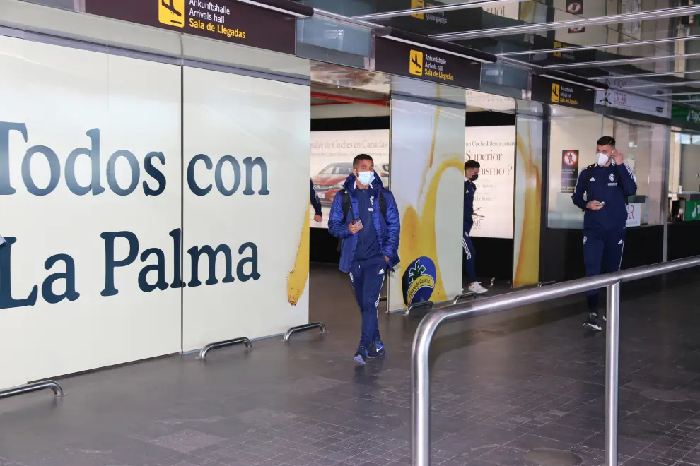 Llegada del Real Zaragoza a la isla de La Palma, escenario del partido de la Copa del Rey contra el Mensajero