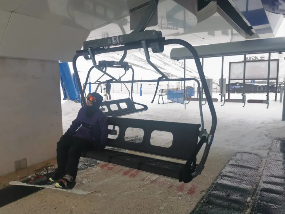 Astún ha recibido este miércoles, 1 de diciembre, a los primeros esquiadores de la campaña 2021/2022.