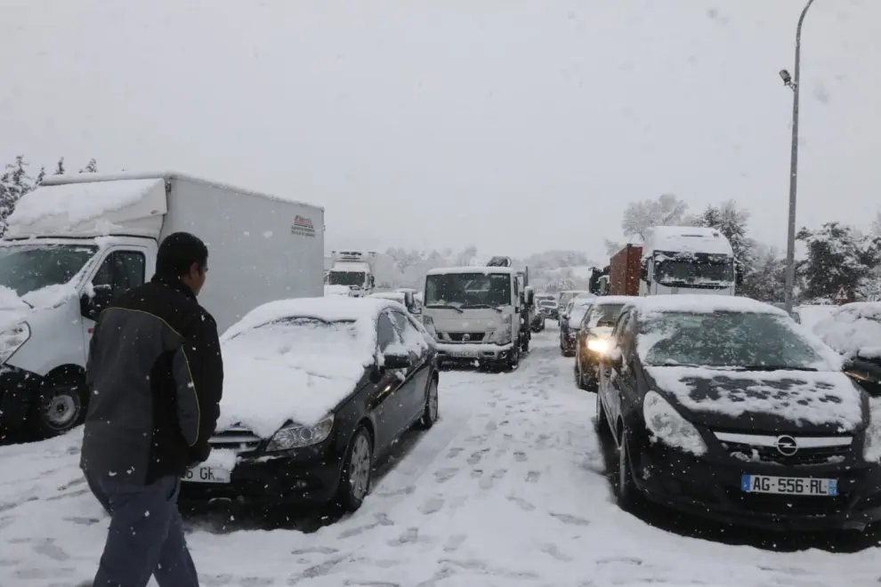 Fotos del temporal de nieve que cubre las carreteras en el Pirineo