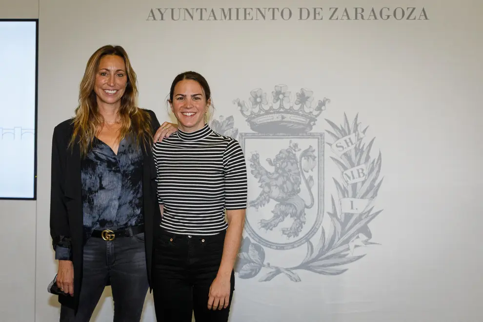 Gemma Mengual y Anna Godoy en el Ayuntamiento de Zaragoza
