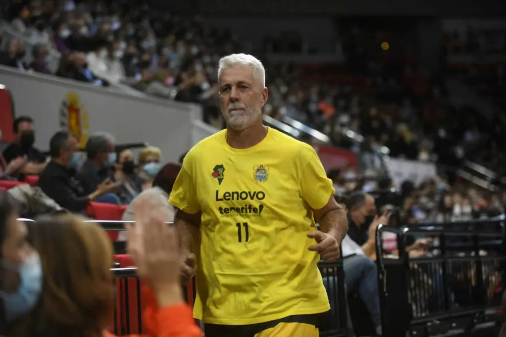Las leyendas del baloncesto español han jugado en el pabellón Príncipe de Zaragoza por La Palma
