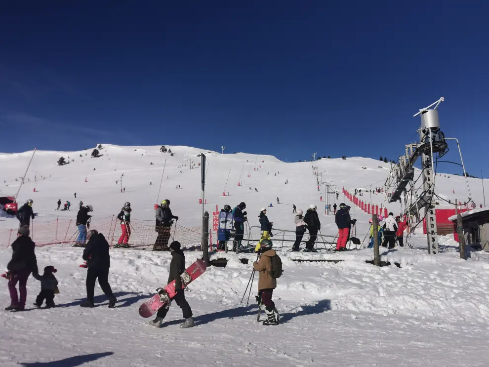 Esquiadores en Candanchú