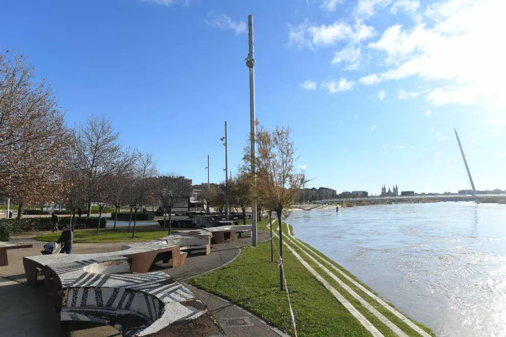 Foto del río Ebro a su paso por Zaragoza el domingo, 12 de diciembre