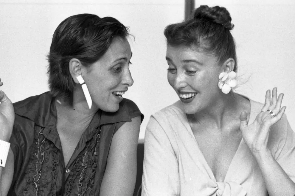 Las actrices Verónica Forqué y María Barranco en Zaragoza a finales de los años 80.