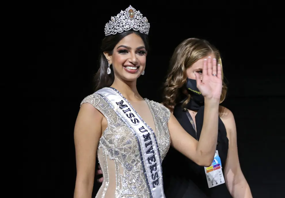 Miss Universe winner Miss India Harnaaz Sandhu reacts as the Miss Universe crown is placed on her head by Outgoing Miss Universe Andrea Meza of Mexico, at the Red Sea resort of Eilat, Israel December 13, 2021. REUTERS/Ronen Zvulun ISRAEL-MISSUNIVERSE/