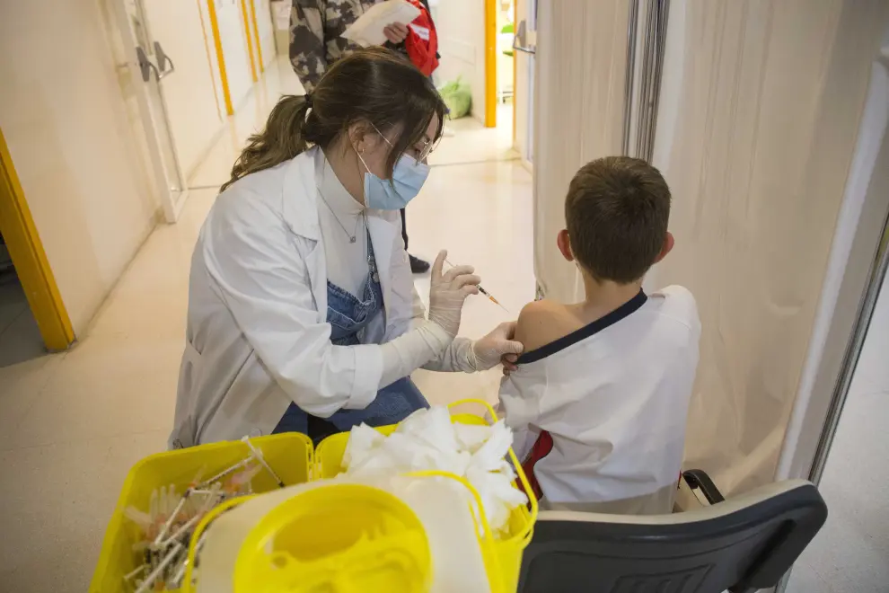 Comienzo de la vacunación de niños contra la covid en Aragón, en el centro de salud Seminario de Zaragoza.