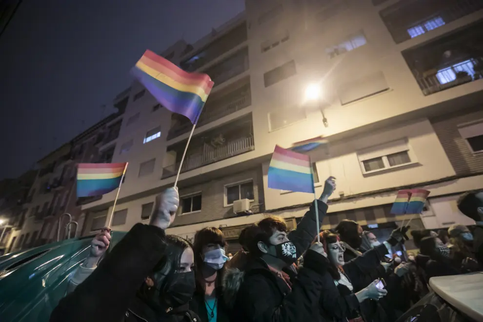 Protesta LGTBI+ contra las agresiones homófobas en la calle Fita.