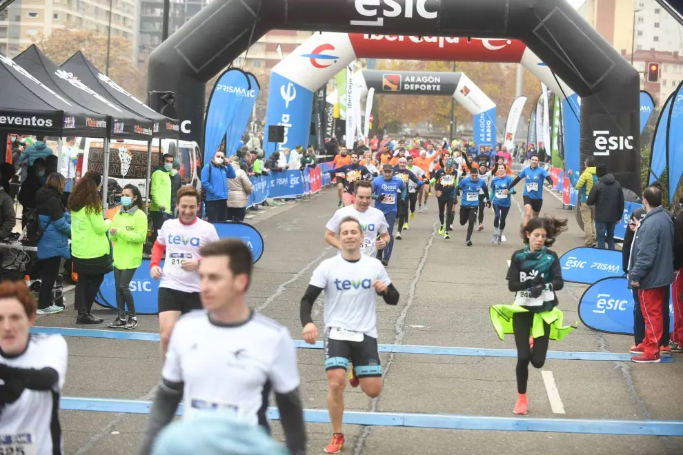 La carrera se ha disputado este domingo en las calles de Zaragoza.